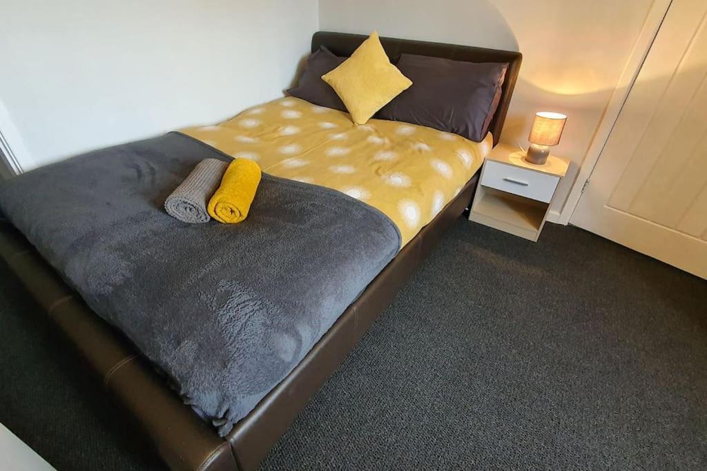 Contractors-City Centre-Parking-Sleeps 9 -Smart Tv, 2 Bathrooms! Coventry Exterior foto