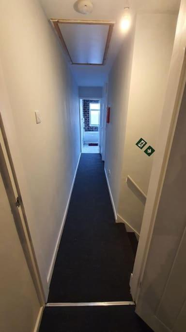 Contractors-City Centre-Parking-Sleeps 9 -Smart Tv, 2 Bathrooms! Coventry Exterior foto