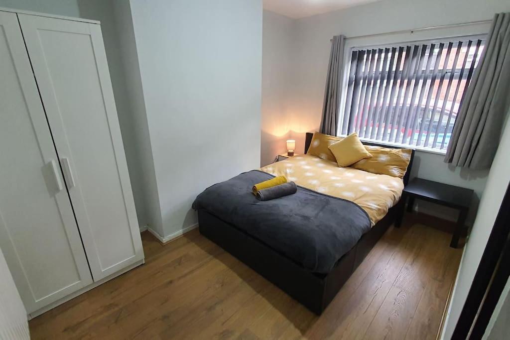 Contractors-City Centre-Parking-Sleeps 9 -Smart Tv, 2 Bathrooms! Coventry Exterior foto